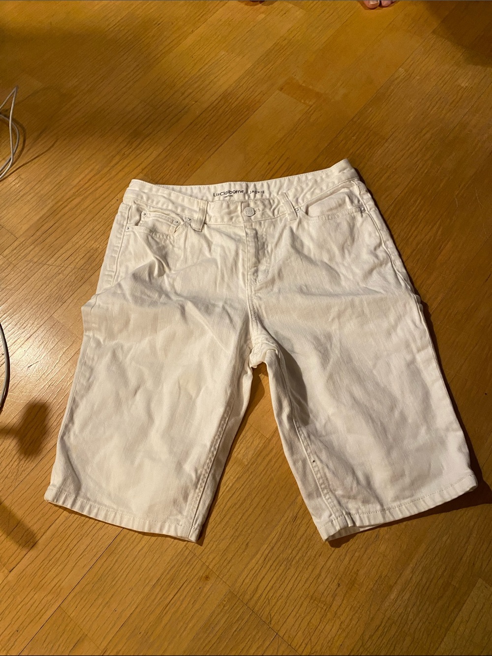 ☀️ SUMMER CLEARANCE 🛍️Liz Claiborne White Denim Jackie Shorts